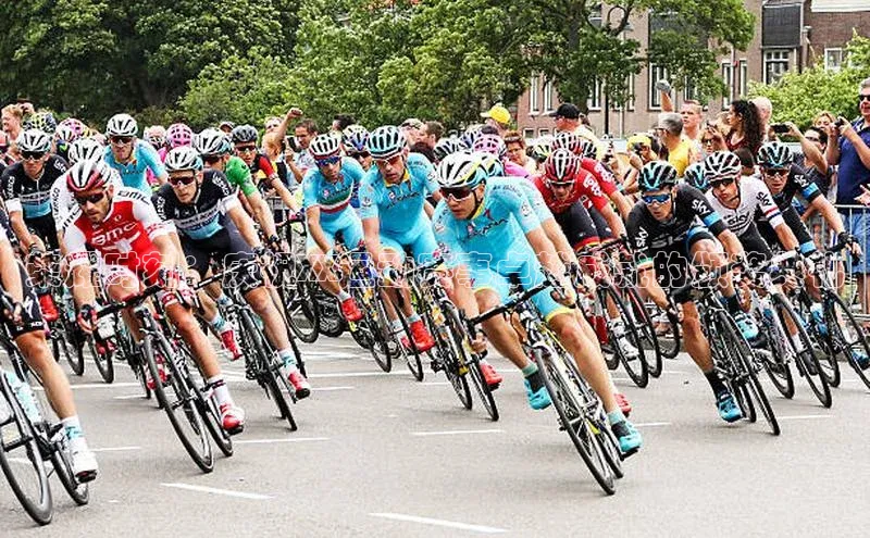 荣耀时刻：庆祝XX运动赛事卓越成就的颁奖典礼